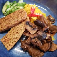 Take-away: spicy ketjap tempeh, curcuma rice, mixed mushrooms with mandarin, star anice and Sichuan pepper, & cucumber salad  with a ginger/mirin & lime dressing 💚 at Bonboon in Amsterdam