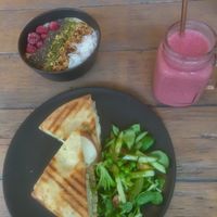 Peanut smoothie bowl, pesto panini and rasberry smoothie at The Urban Garden in Vilnius