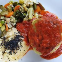 Daily menu with stuffed paprika, potato puree,  steamed vegetables... Wonderful at Vegehop in Zagreb