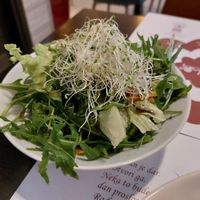 Salad that comes with the menu of the day at Vegehop in Zagreb