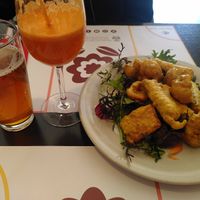 Craft beer, daily juice and vegetable tempura at Vegehop in Zagreb