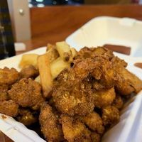 Cauliflower wings and fries at Pappy's Juice Bar in Hawthorne