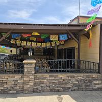 Outdoor seating at Mi Ranchito in Upland