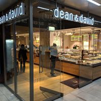 Storefront at Dean & David - Hauptbahnhof in Dusseldorf