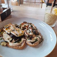 Niet-vegan broodje met halloumi at Jimmy's in Gorinchem