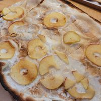 Veganer Apfel Flammkuchen at Pier 58 in Heilbronn