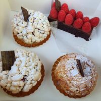 Cherry-Crumble, Rasperry-Chocolate and Almond-Apple-Cake at Isabella Glutenfreie Patisserie - Oberkassel in Dusseldorf
