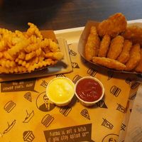 Pommes and Nuggets at VINCENT - East Side Mall in Berlin