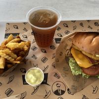 Burger menu with fries and iced tea  at VINCENT - East Side Mall in Berlin