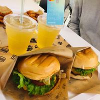 The incredible Beyond Meat Burgers paid by a sustainable credit card (Tomorrow) at VINCENT - East Side Mall in Berlin