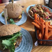 Beide veganen Burger Optionen   at Brandenburger in Eberswalde