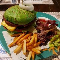 "Vegan burger Hufflepuff" ⚠️ it says vegan but it has cheese. It can be removed at Potter Mania in Tashkent