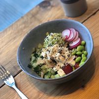 Poke bowl with tofu and quinoa at Poke Tiki in Antwerpen