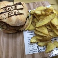 vegan burger at La Degna Tana in Pistoia