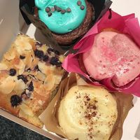 cupcakes chocolate-mint, cotton candy, speculoos. and a pistachio cake at French Made in Tienen