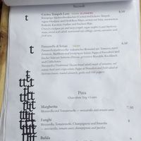 Salad and pizza at Sotto in Berlin
