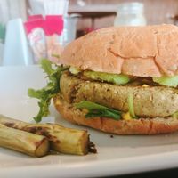 hamburguesa de garbanzo, exquisita!!! at Tasty Beet in Chihuahua