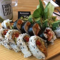 Plateau de 3 futomakis différents: gros coup de coeur pour celui au ”bacon”. at Momo in Montreal