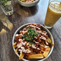 Rainbow Bowl und Chili con Fritten  at Katzentempel - Leipzig Ost in Leipzig