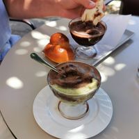 Granité chocolat et pistache avec brioche vegan at Voglia Matta in Siracusa