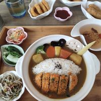 Curry plate with many side dishes at MuXin 沐心蔬食 in New Taipei City
