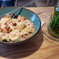 Vegan porridge (almond milk, goji berries, cashews, dark chocolate, dessicated coconut) and fresh mint tea at Orange Coffee in Berlin