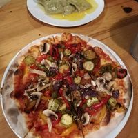 Vegan Pizza (vegetariana with no cheese) at Eish & Malh in Cairo