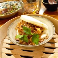 No te quedas con hambre at 127 Taipei Bar in Madrid