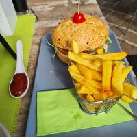 Vegan burger with chickpea patty at Cafe & Restaurant Kennidi in Salzburg