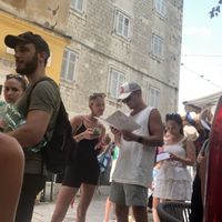 Long row at 1 pm at MakaMaka in Split