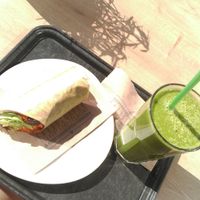 Wrap and smoothie at Dean & David in Wolfsburg