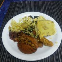 Acarajé, torta de cebola, feijão tropeiro e mais um pouco de tudo. Voltarei quando estiver pela Tijuca at Vegano da Tijuca in Rio De Janeiro