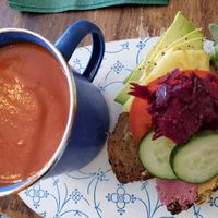 Creamy Tomato Peanut Butter Soup
Hummus Avo Toast with Beets (note there is also some Beet Hummus on there)
Tomaten-Erdnuss Süppchen mit leckerem Brot!
 at Marny's in Dusseldorf