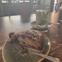 Beerenkuchen & frischer Minze/Ingwer/Limetten-Tee  at Marny's in Dusseldorf