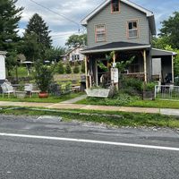 The outside dining in the yard  at Kelley Farm Kitchen in Harpers Ferry