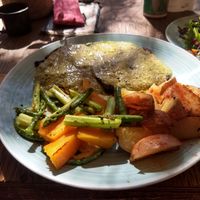 Portobello filet with pesto sauce, asparagus, carrots and roasted potatoes 😋 at Cafetería Tambien in Puebla