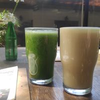 Delicious fresh smoothies. Verde & Guava at Cafetería Tambien in Puebla