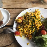 Rühr-Tofu auf Holzofenbrot at Klippkroog in Hamburg