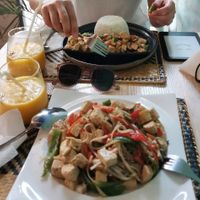 Tofu sisig, tofu noodles, mango shake at Le Voyage in Coron