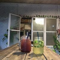 Cocktails w/ glass straws at Le Voyage in Coron