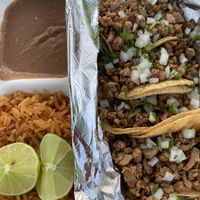 Taco plate with carne asada at Nissi Vegan in Austin