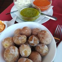 Patate canarine con salse "moho": la maionese all'aglio non è vegana at Taberna De Nino in Lanzarote