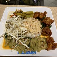 Free extra veggie toppings at Terminal 21 - Pier 21 Food Court Stall in Pattaya