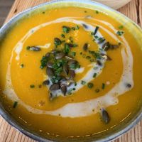 Velouté potimarron, lait du coco, et gingimbre at Sixta in Toulouse