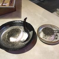 Almond milk pudding with sesame seeds sauce vs. sprinkle at Yuán Xìng XìngRén Chá 原杏杏仁茶 in Taipei