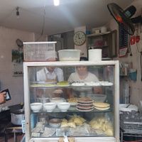 Takeaway items too at Che Muoi Sau in Hanoi