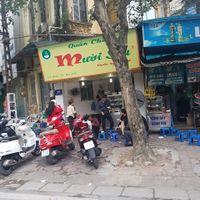Store front at Che Muoi Sau in Hanoi