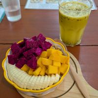 Fresh juice and bowl at Every Fresh Bar in Penang