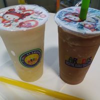 Lychee fruit smoothie with lychee popping pearls and a Chocolate smoothie made with coconut milk at Paradise Smoothie in Fort Myers