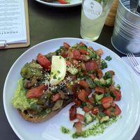 Avocadobrot und Ingwer-Limetten-Limonade  at Hermann in Freiburg
